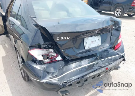 2010 Mercedes-Benz C 300 Luxury 4Matic/Sport 4Matic z USA, uszkodzony, nr VIN WDDGF8BB9AR090665